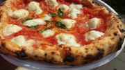 Неаполитанская пицца: история, виды, где попробовать