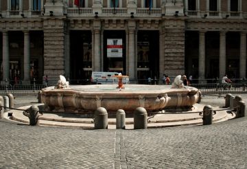 Fountain on Piazza Colonna, Rome