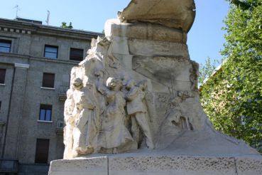 Памятник Феличе Каваллотти, Милан
