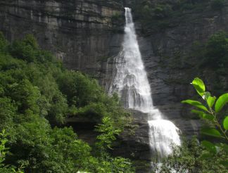 Водопад реки Агаро, Бачено