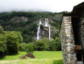 Acquafraggia Waterfall, Borgonuovo