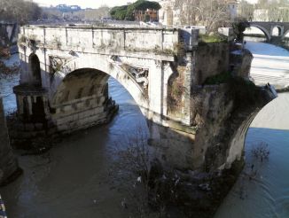 Bridge Ponte Rotto (Pons Aemilius), Rome