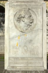 Памятник Эдмондо де Амичису, Турин
