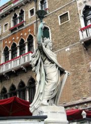 Statue of Italia Turrita, Venice