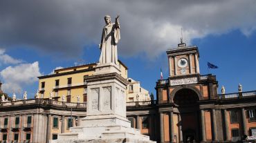 Статуя Данте, Неаполь