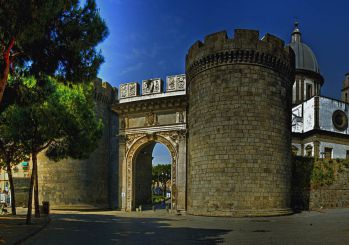 Городские ворота Порта-Капуана, Неаполь