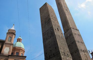 Две башни, Болонья