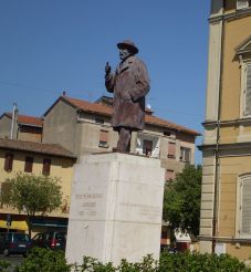 Monument of Giuseppe Massarenti, Molinella