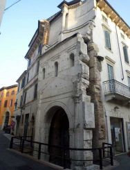 Porta Leoni, Verona