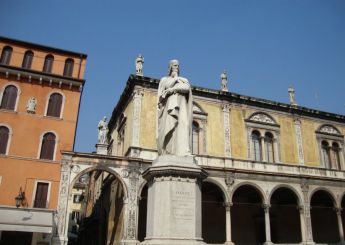 Statue of Dante Alighieri, Verona