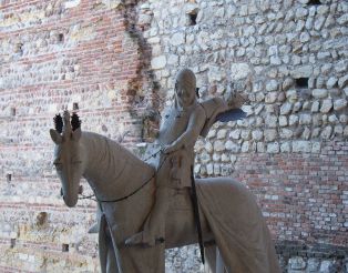 Statue of Cangrande, Verona
