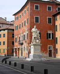 Monument in Piazza Francesco Carrara, Pisa