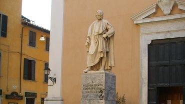Статуя Никколо Пизано, Пиза