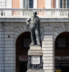 Statue of Giuseppe Garibaldi, Pisa