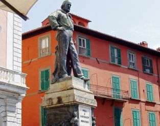 Statue of Giuseppe Garibaldi, Pisa