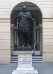 Statue of Julius Caesar, Modena