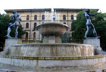 Fountain of Two Rivers, Modena