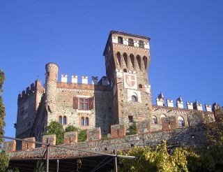 Castello di Pavone Canavese, Pavone Canavese