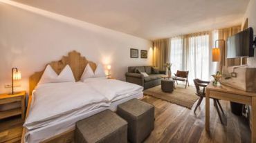 Deluxe Double or Twin Room with Mountain View