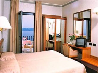 Double Room with Lake View and Balcony