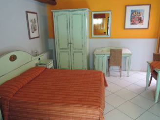 Double Room (1 Adult)