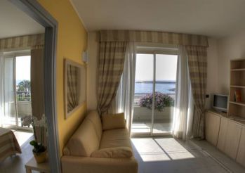 Junior Suite with Partial Sea View