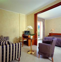 Superior Double Room with Partial Lake View and Thermal Spa access