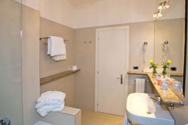 Standard Double Room with Street View and Thermal Spa access