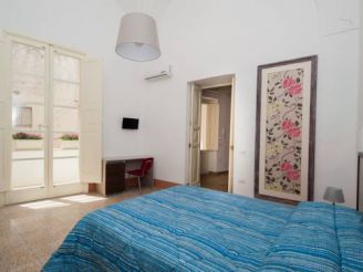 Double Room with Private External Bathroom - Separate Building