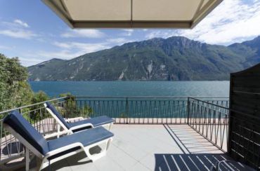 Double or Twin Room with Terrace and Lake View