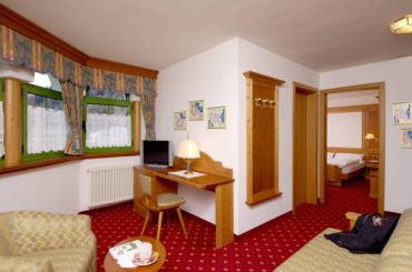 Suite with Balcony and Mountain View