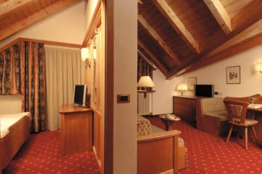 Suite with Balcony and Mountain View