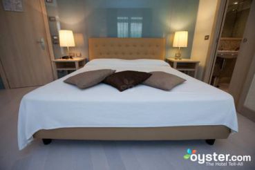 Улучшенный двухместный номер с 1 кроватью или 2 отдельными кроватями
