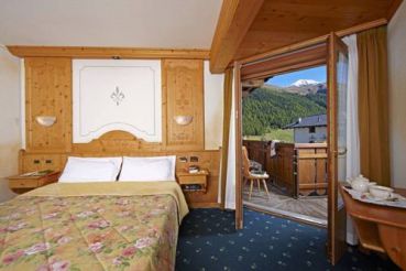Double or Twin Room with Balcony and Mountain View