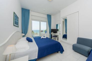 Triple Room with Sea View