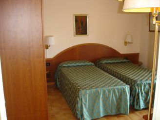 Двухместный номер с 1 кроватью или 2 отдельными кроватями и балконом с видом на озеро