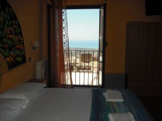 Double or Twin Room with Sea View