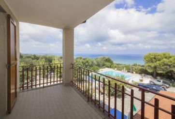 One-Bedroom Apartment with Sea View