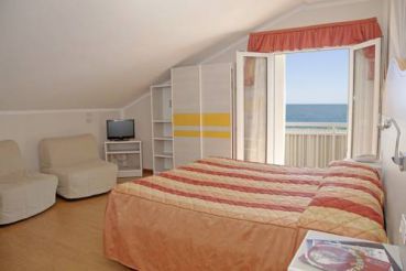 Family Room with Balcony and Sea View (2 Adults + 1 Child)