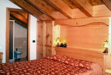 Большой двухместный номер с 1 кроватью или 2 отдельными кроватями и балконом