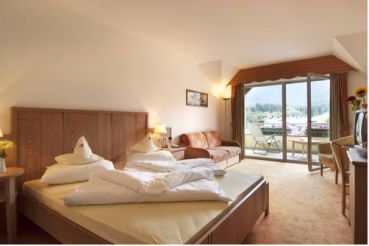 Улучшенный двухместный номер с 1 кроватью, балконом и видом на горы