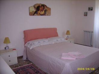 Large Double Room with Shared Bathroom