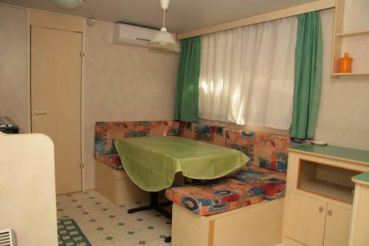 Mobile Home (4 Adults + 1 Child)