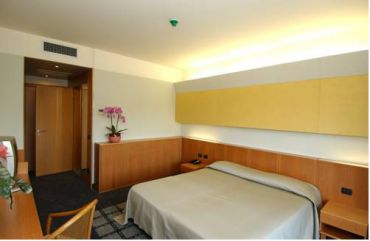 Улучшенный двухместный номер с 1 кроватью или 2 отдельными кроватями и балконом