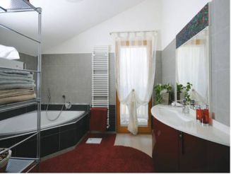 Double or Twin Room with Balcony and Shared Bathroom
