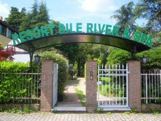 Resort Sile River