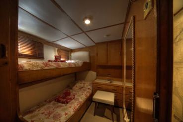 Cabin on Boat with Shared Bathroom