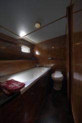 Cabin on Boat with Shared Bathroom