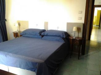 Двухместный номер с 1 кроватью или 2 отдельными кроватями, общей ванной комнатой и видом на горы