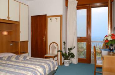 Double or Twin Room with Lake View - Annex